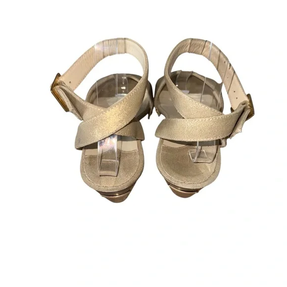 Jimmy Choo Cream and Gold Sandals with Chic Design - Picture 4 of 6